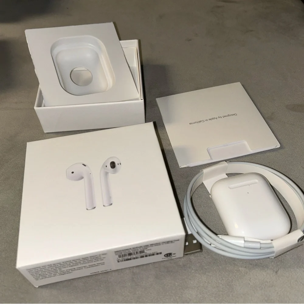 Apple White Wireless generation 2 AirPods